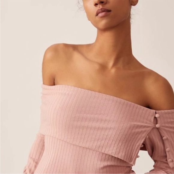 NWT Anthropologie Ribbed Off-The-Shoulder Long Sleeve Top in Mauve Size Medium - Picture 3 of 13